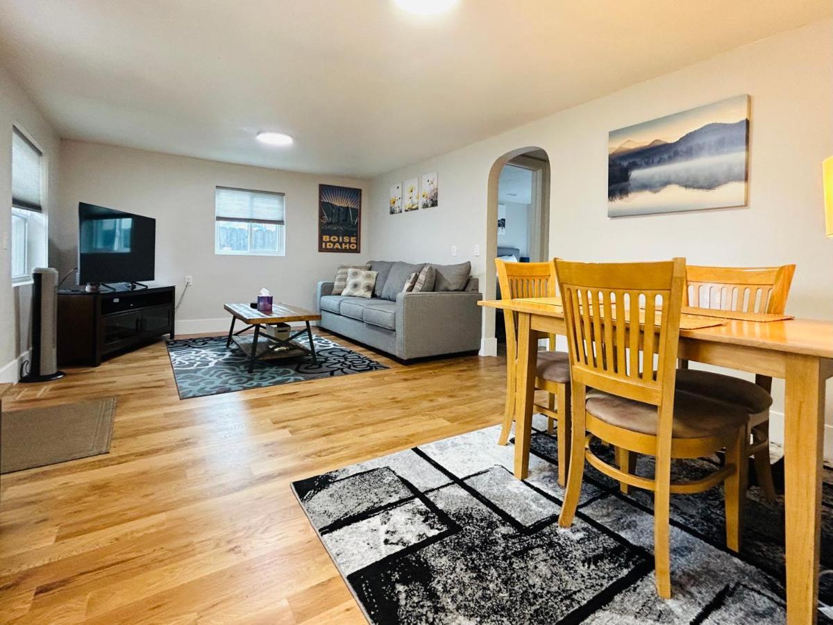 Little Blue Bungalow On Boise'S Bench, Pet Friendly, Fully Fenced Yard With Doggie Door! 2 Miles From Bsu, 5 Minutes From Downtown Boise, Desk And Workstation For Remote Workers, 2 Tv'S Large Walk-In Closet, Good For Mid-Term Stays Exterior foto