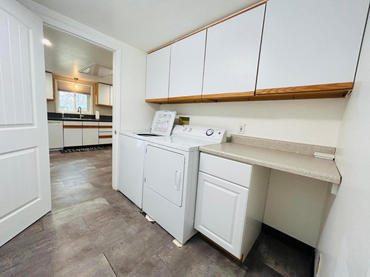 Little Blue Bungalow On Boise'S Bench, Pet Friendly, Fully Fenced Yard With Doggie Door! 2 Miles From Bsu, 5 Minutes From Downtown Boise, Desk And Workstation For Remote Workers, 2 Tv'S Large Walk-In Closet, Good For Mid-Term Stays Exterior foto