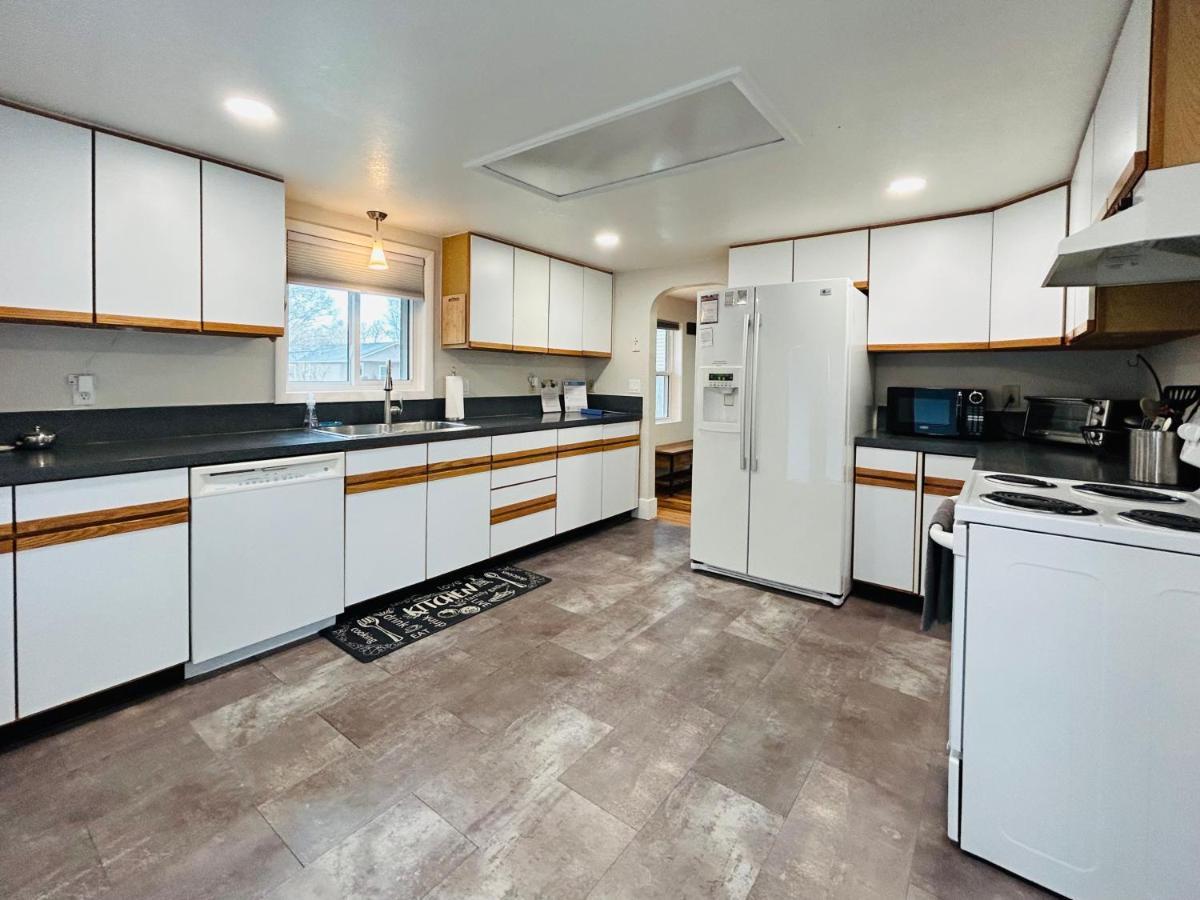 Little Blue Bungalow On Boise'S Bench, Pet Friendly, Fully Fenced Yard With Doggie Door! 2 Miles From Bsu, 5 Minutes From Downtown Boise, Desk And Workstation For Remote Workers, 2 Tv'S Large Walk-In Closet, Good For Mid-Term Stays Exterior foto