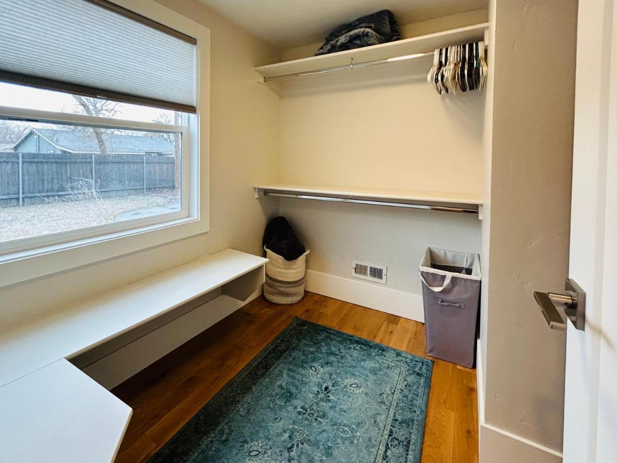 Little Blue Bungalow On Boise'S Bench, Pet Friendly, Fully Fenced Yard With Doggie Door! 2 Miles From Bsu, 5 Minutes From Downtown Boise, Desk And Workstation For Remote Workers, 2 Tv'S Large Walk-In Closet, Good For Mid-Term Stays Exterior foto