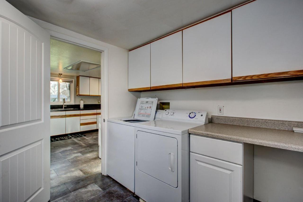 Little Blue Bungalow On Boise'S Bench, Pet Friendly, Fully Fenced Yard With Doggie Door! 2 Miles From Bsu, 5 Minutes From Downtown Boise, Desk And Workstation For Remote Workers, 2 Tv'S Large Walk-In Closet, Good For Mid-Term Stays Exterior foto