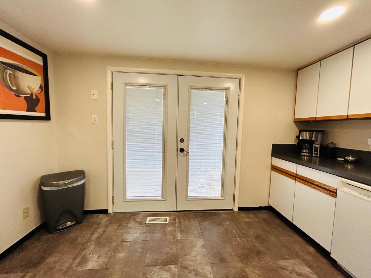 Little Blue Bungalow On Boise'S Bench, Pet Friendly, Fully Fenced Yard With Doggie Door! 2 Miles From Bsu, 5 Minutes From Downtown Boise, Desk And Workstation For Remote Workers, 2 Tv'S Large Walk-In Closet, Good For Mid-Term Stays Exterior foto